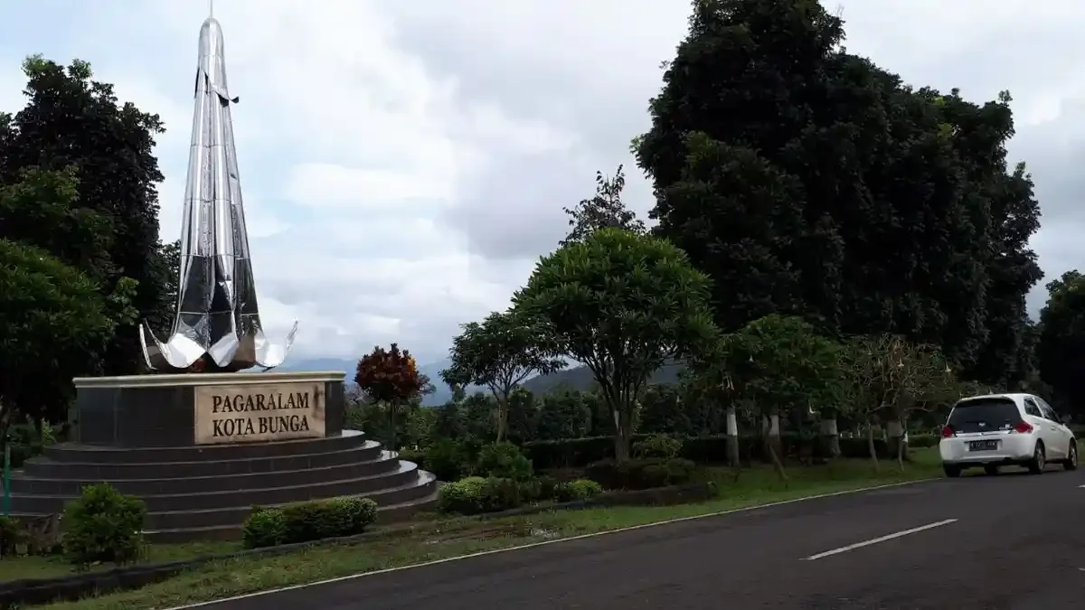 Tugu Bunga (kecubung)