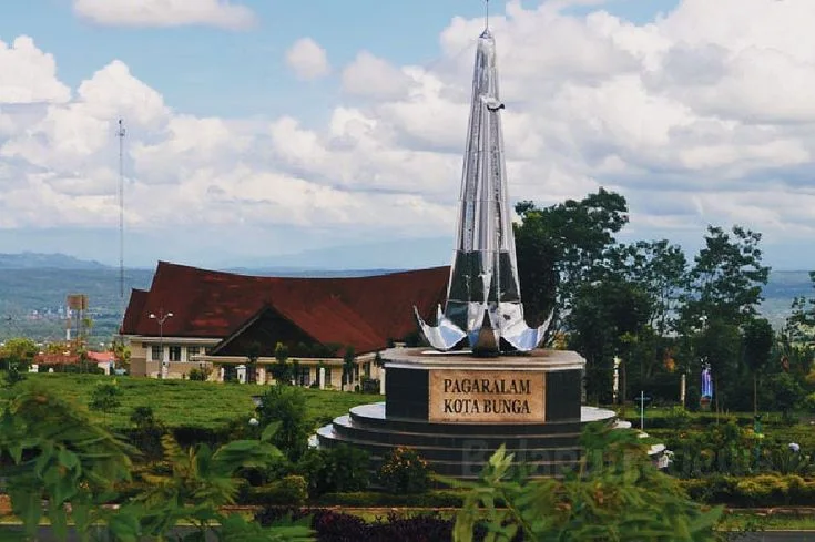 Tugu Bunga (kecubung)